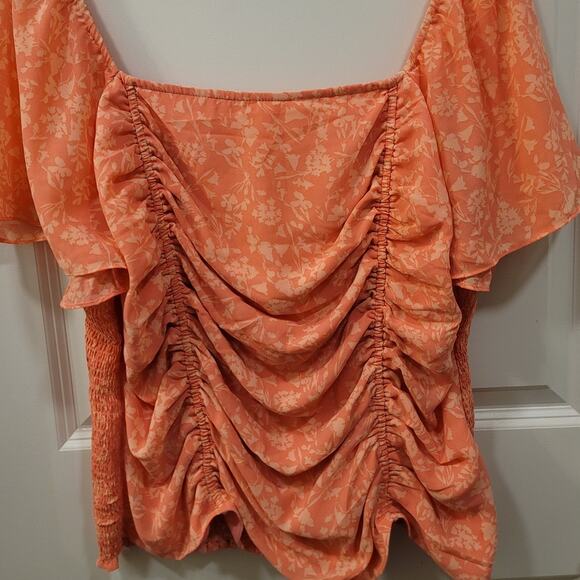 Lush Smocked Blouse with Dainty Floral Pattern - Picture 5 of 9